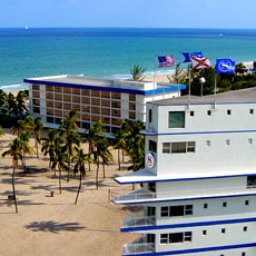 Beachside bar @ Hotel